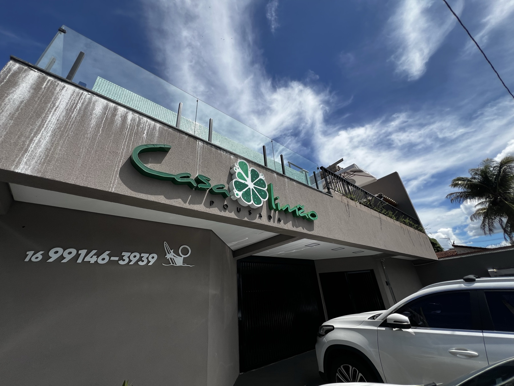 Fachada da Pousada Casa Limão