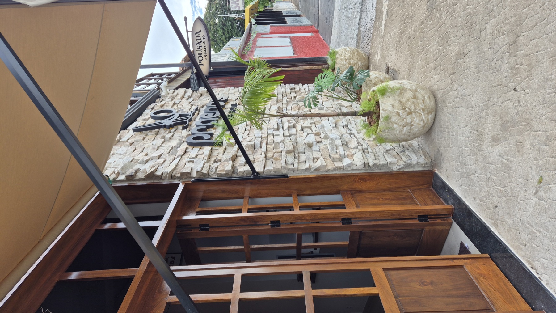 Fachada da Pousada Praeros